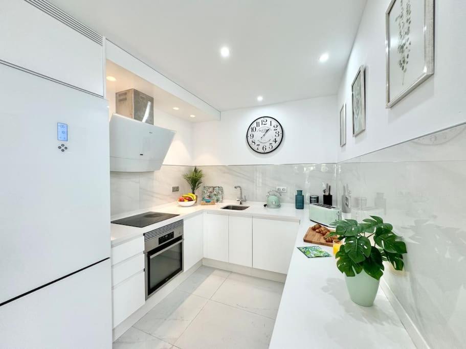 Welcome To Villa Bali A Luxurious Modern Getaway Los Cristianos  Exterior photo